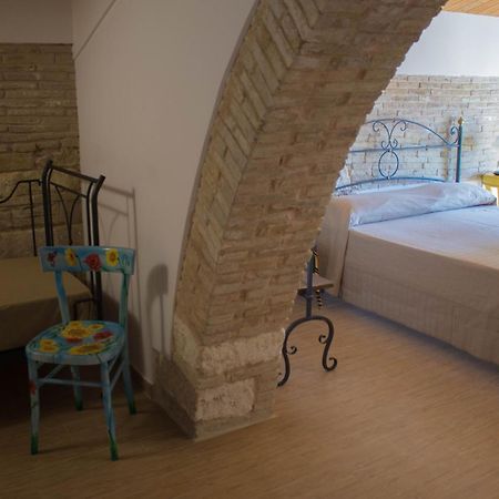 לינה וארוחת בוקר Miglionico Residenza Delle Grazie מראה חיצוני תמונה