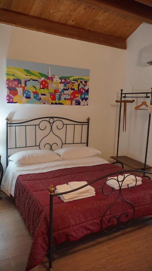 לינה וארוחת בוקר Miglionico Residenza Delle Grazie מראה חיצוני תמונה