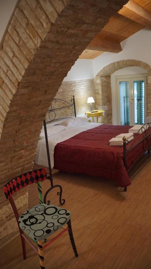 לינה וארוחת בוקר Miglionico Residenza Delle Grazie מראה חיצוני תמונה