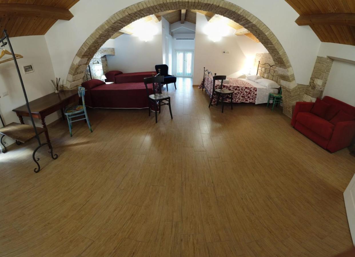 לינה וארוחת בוקר Miglionico Residenza Delle Grazie מראה חיצוני תמונה