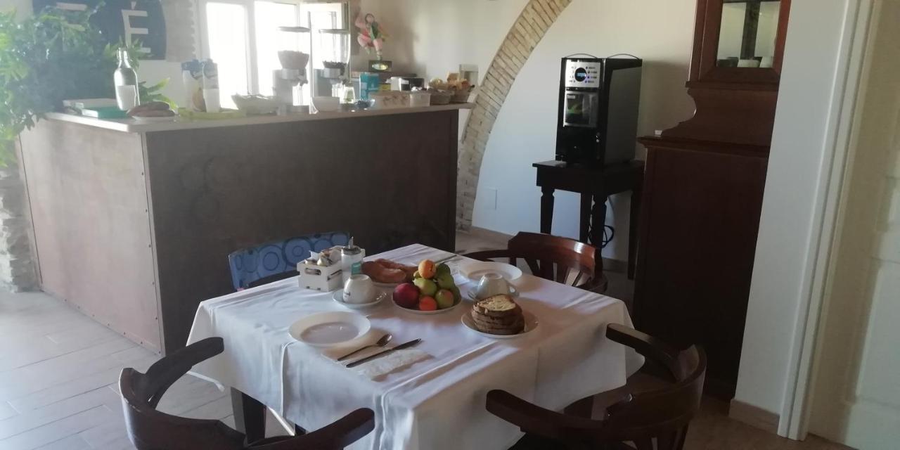 לינה וארוחת בוקר Miglionico Residenza Delle Grazie מראה חיצוני תמונה