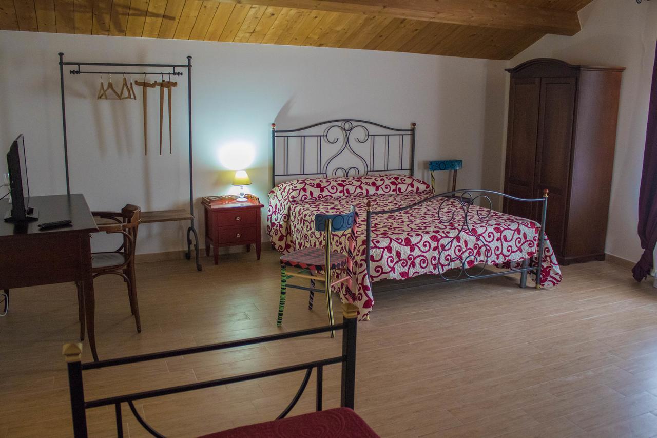 לינה וארוחת בוקר Miglionico Residenza Delle Grazie מראה חיצוני תמונה