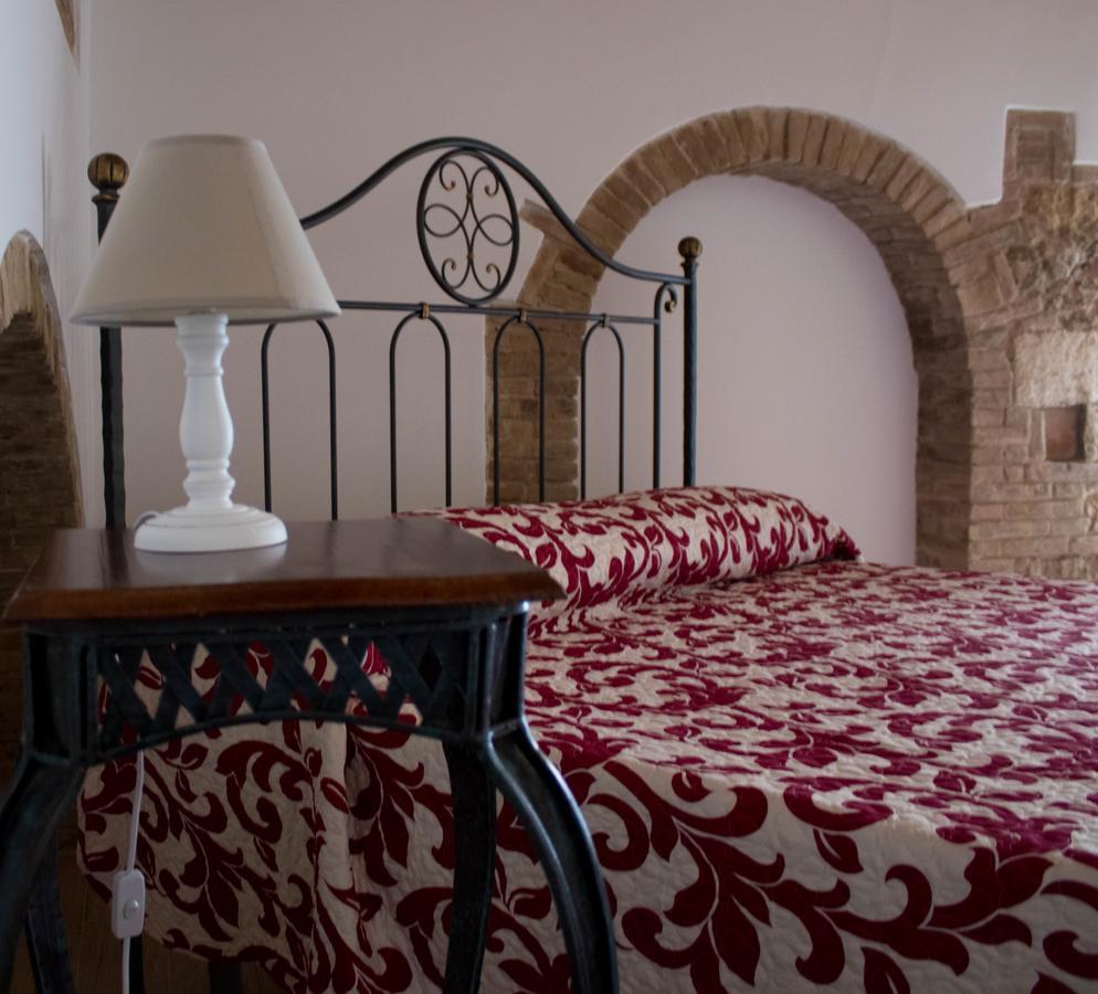 לינה וארוחת בוקר Miglionico Residenza Delle Grazie מראה חיצוני תמונה