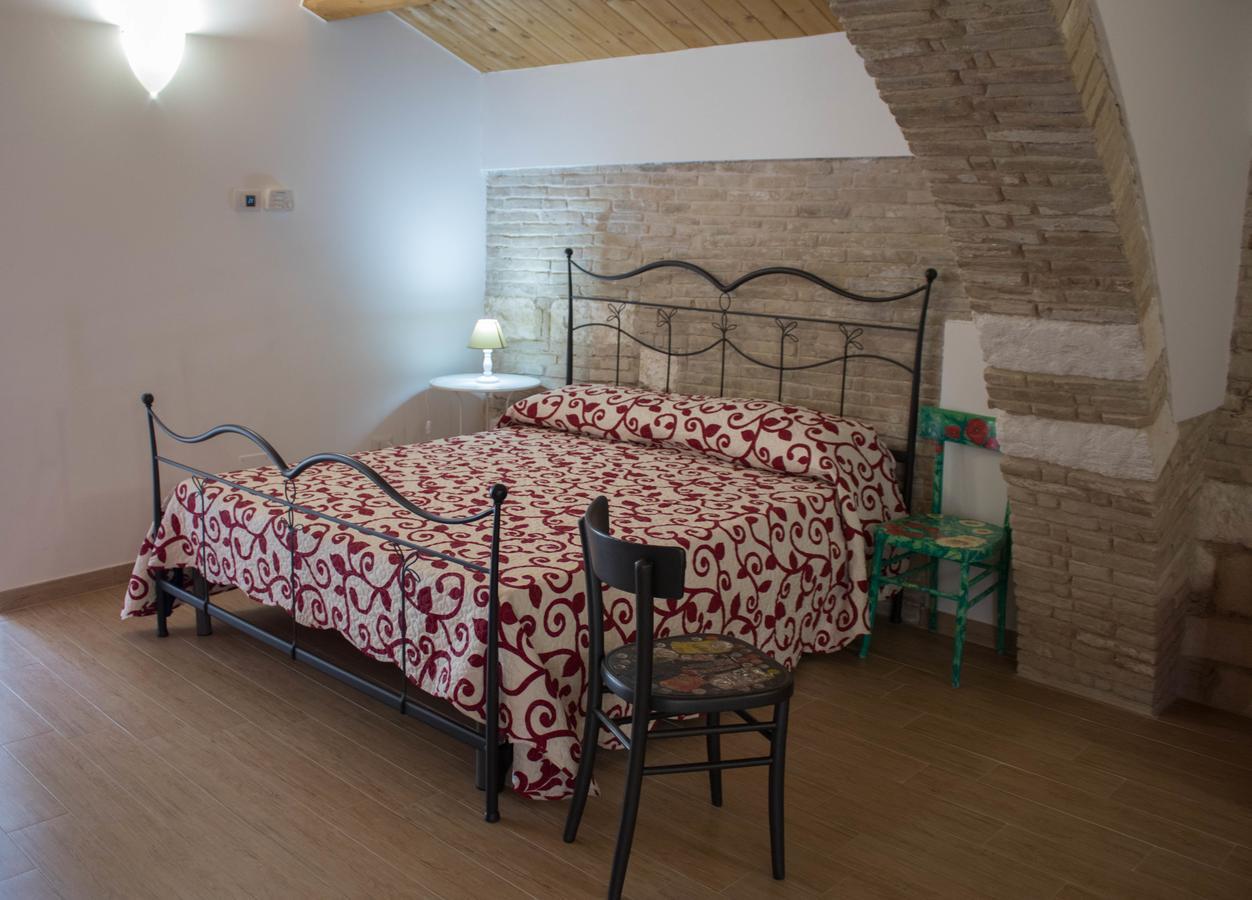 לינה וארוחת בוקר Miglionico Residenza Delle Grazie מראה חיצוני תמונה