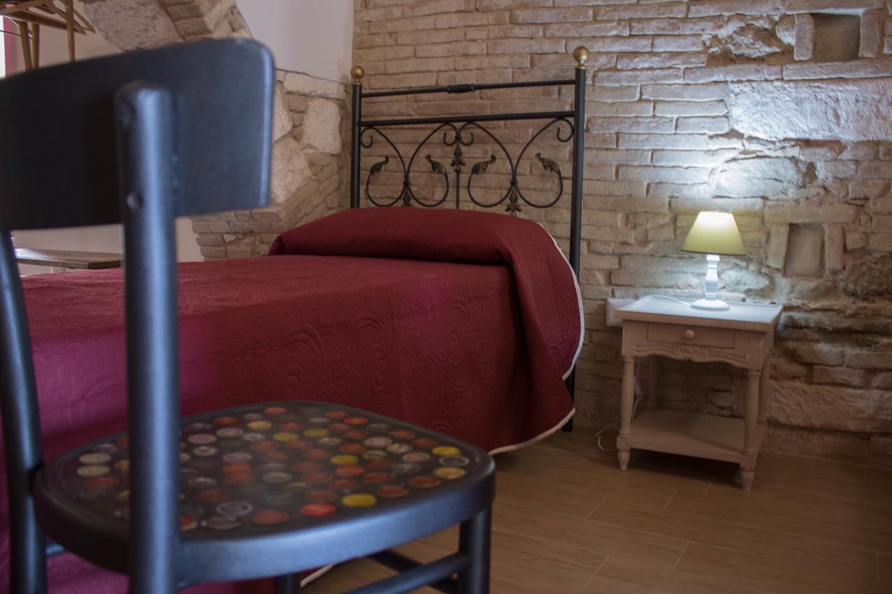 לינה וארוחת בוקר Miglionico Residenza Delle Grazie מראה חיצוני תמונה