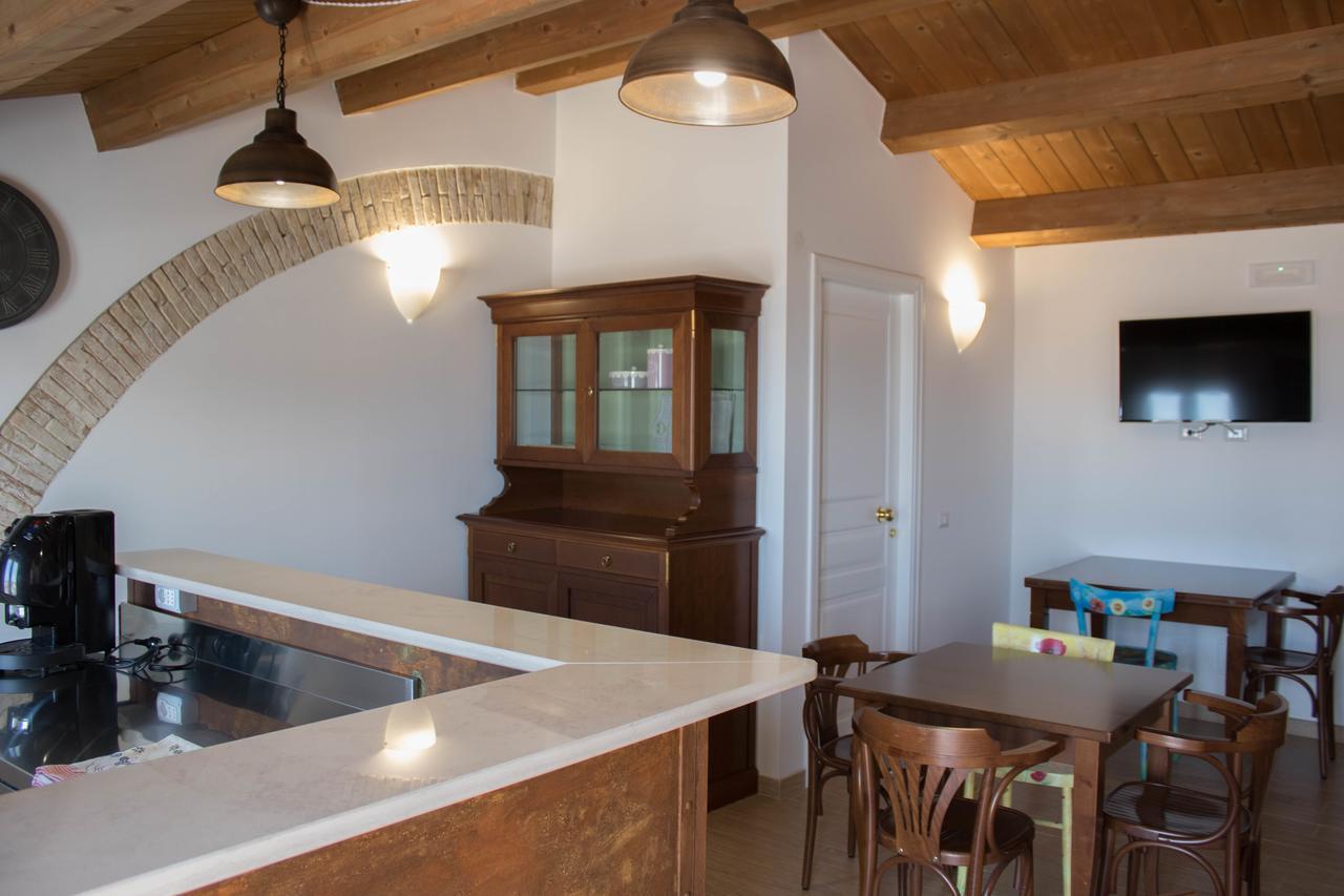 לינה וארוחת בוקר Miglionico Residenza Delle Grazie מראה חיצוני תמונה