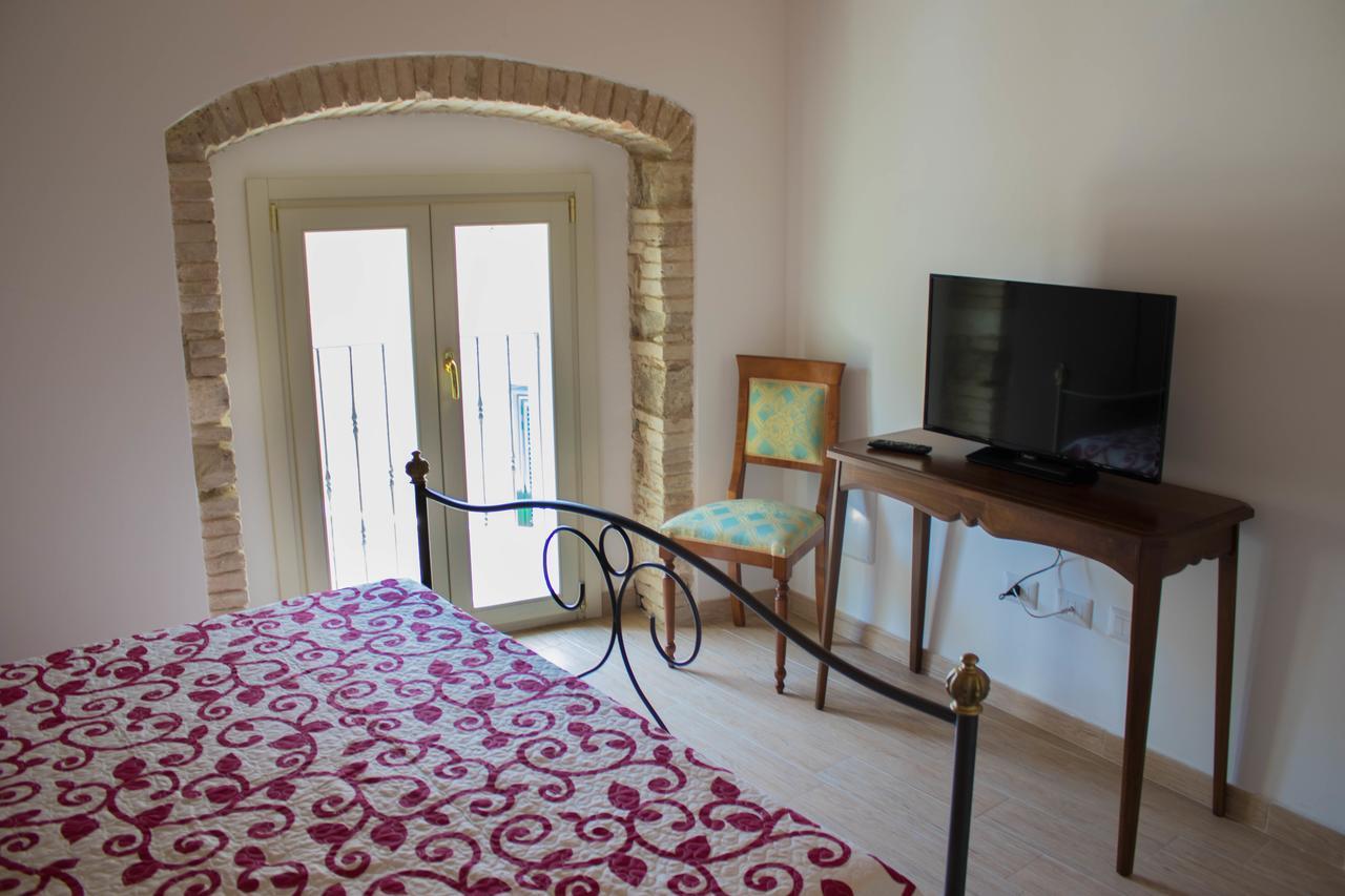 לינה וארוחת בוקר Miglionico Residenza Delle Grazie מראה חיצוני תמונה